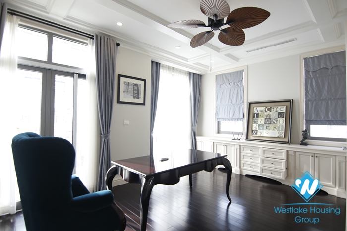 Adjacent villa for rent, equipped with modern furniture for rent in Vinhome Harmony Long Bien